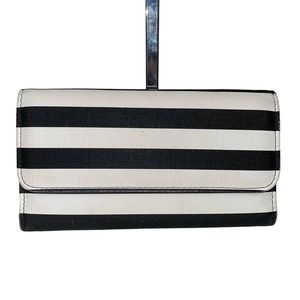 Kut from the Kloth slim wallet black and white